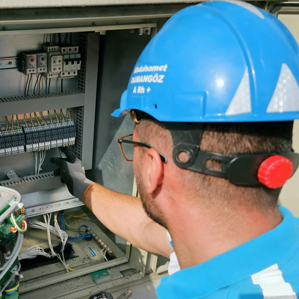 Discussão sobre medição imprecisa de resistência de fusíveis fotovoltaicos